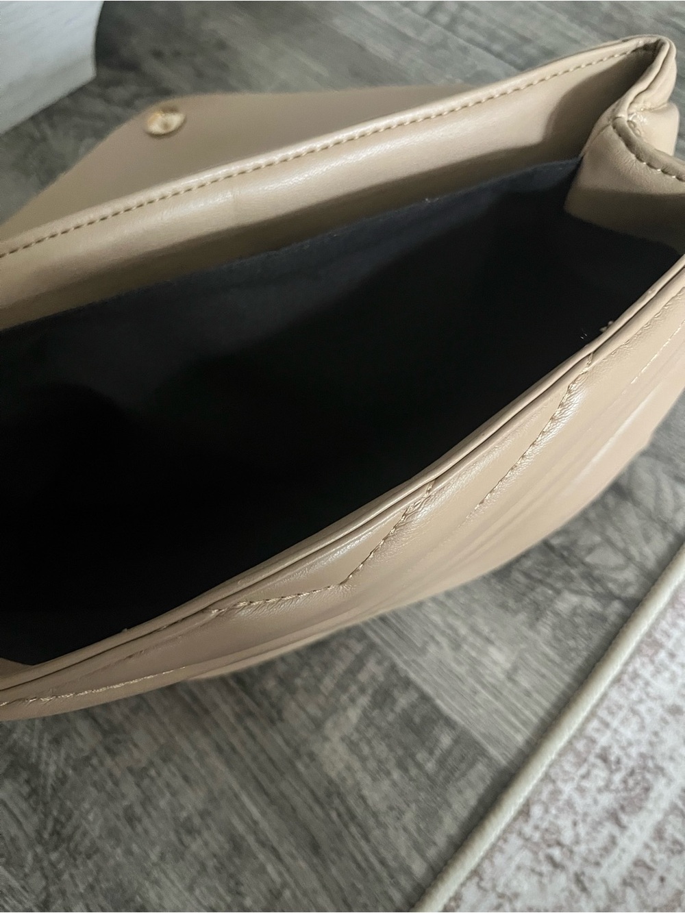 Chain Strap Flap - Picture 4 of 4